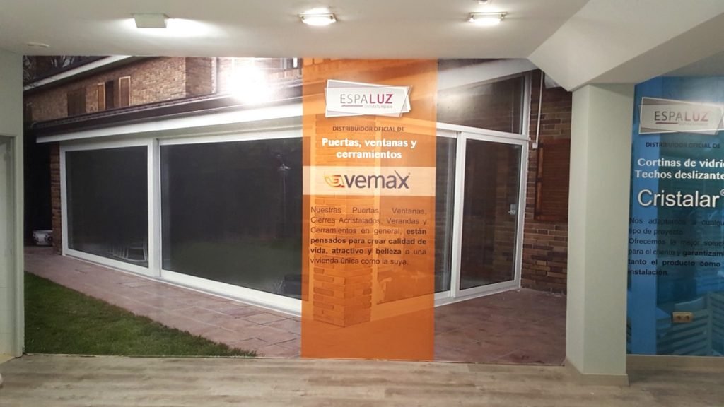 Espaluz_decoración de tienda con vinilo impreso en paredes